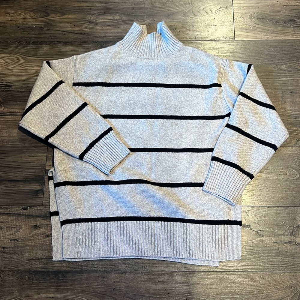 H&M TUNIC OVERSIZED TURTLENECK SPLIT SWEATER